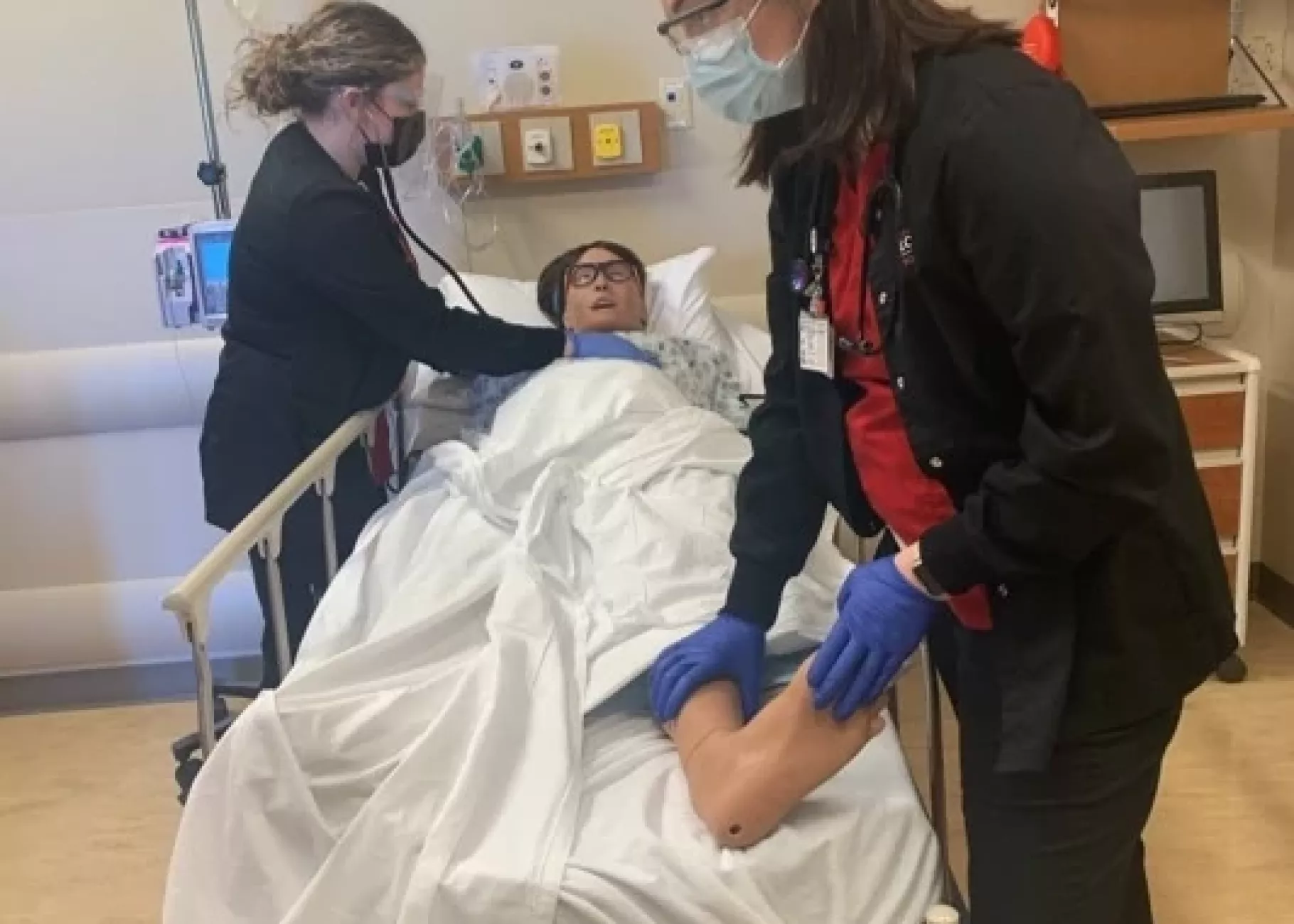 Students participating in a simulation experience in the Clinical Simulation Center at the UofL School of Nursing Louisville Owensboro Extension.
