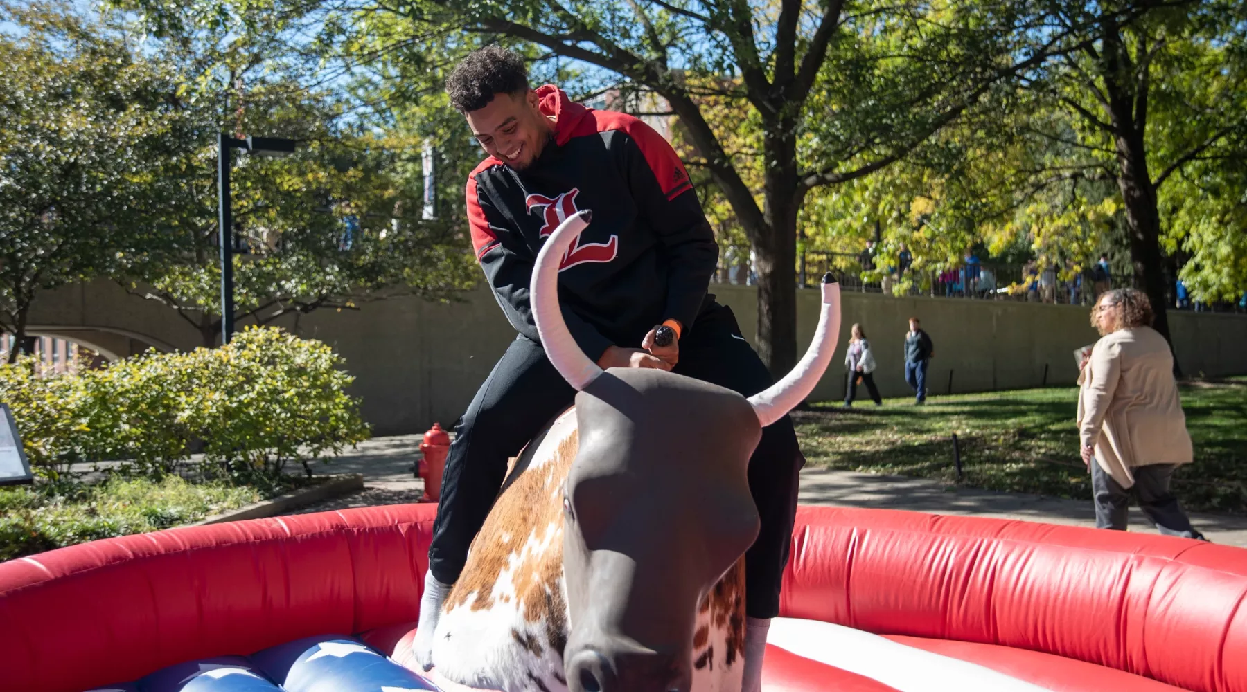 Man rides a bull at Red to be Fed